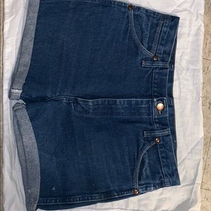 Vintage Wrangler cuffed shorts, fit small.